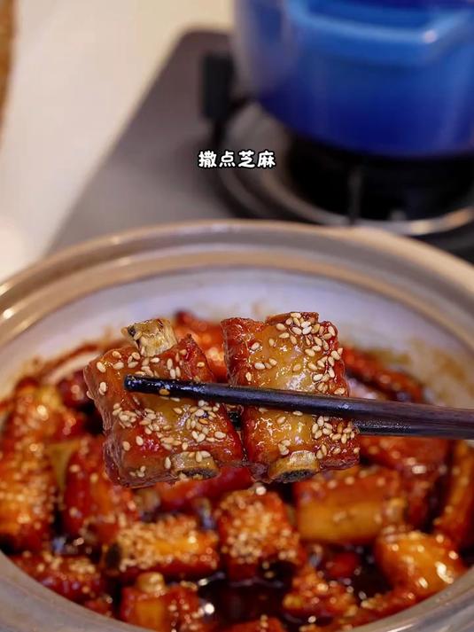 自从我做了这个梅酱排骨，儿子就说比糖醋排骨还要好吃