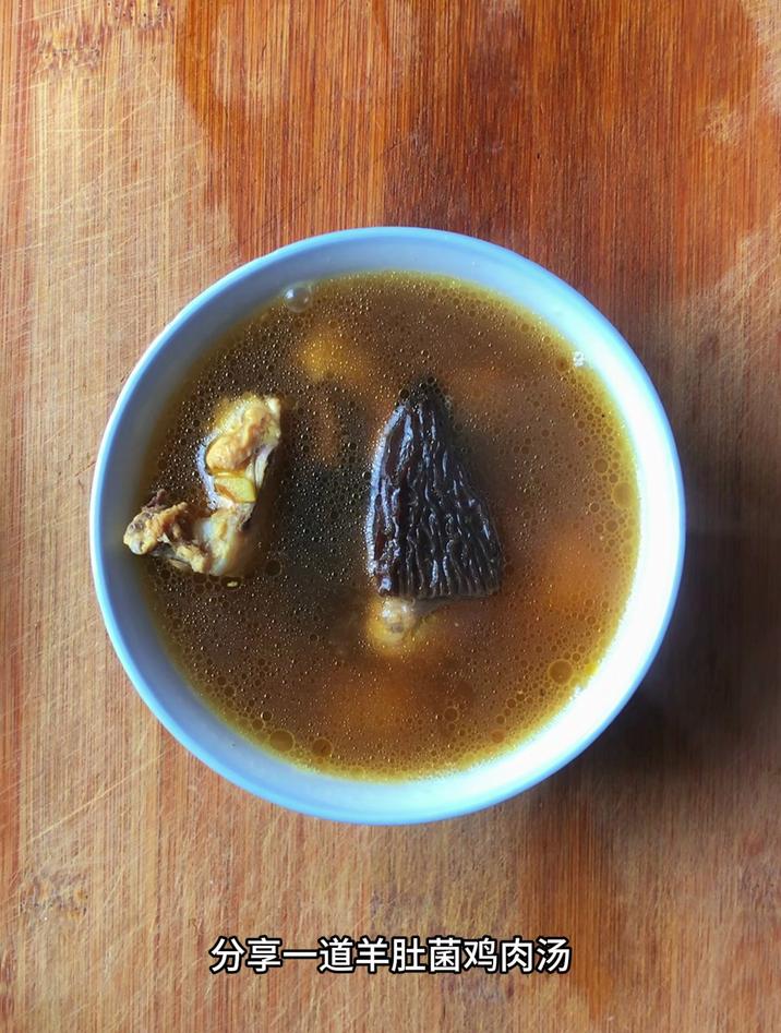 清炖鸡汤怎么炖才好吃,分享一道羊肚菌鸡肉汤