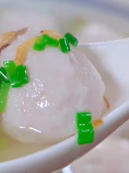 山药和猪肉的神仙搭配，这样做的猪肉丸鲜美营养又好吃