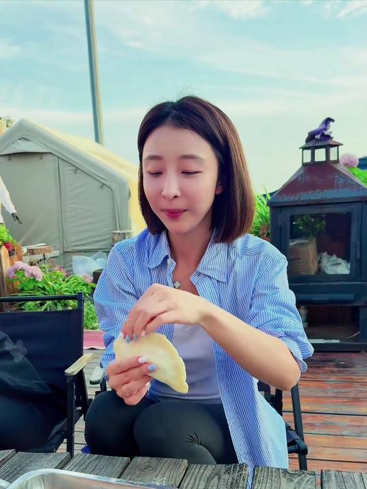 3个人包五种形状的包子～哈哈哈～