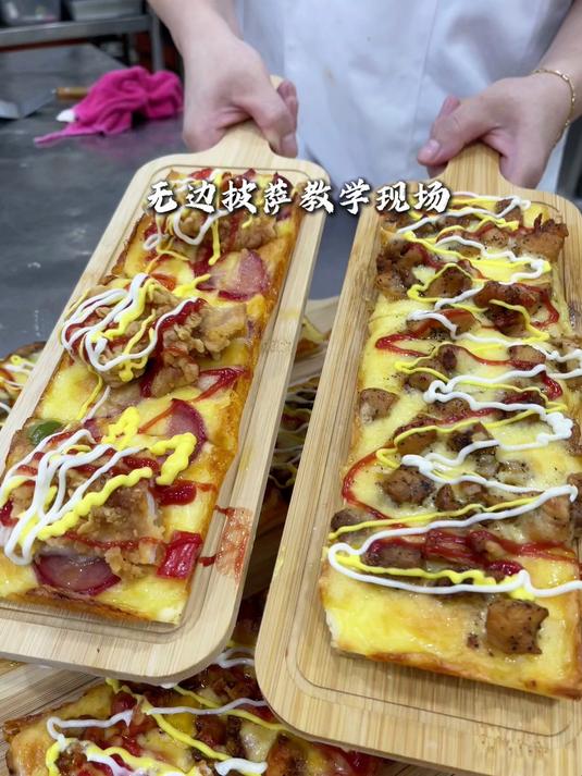无边披萨口感怎么样?芝士拉丝不断,吃着更过瘾!