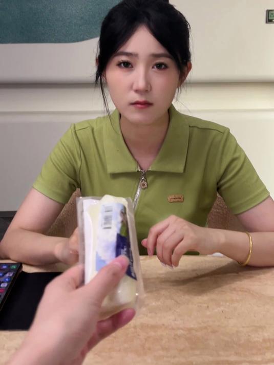建议吃饭时别看