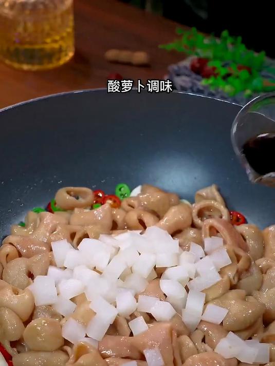 为什么你做的生炒肥肠总是咬不动、那是因为你方法没有做对、这两