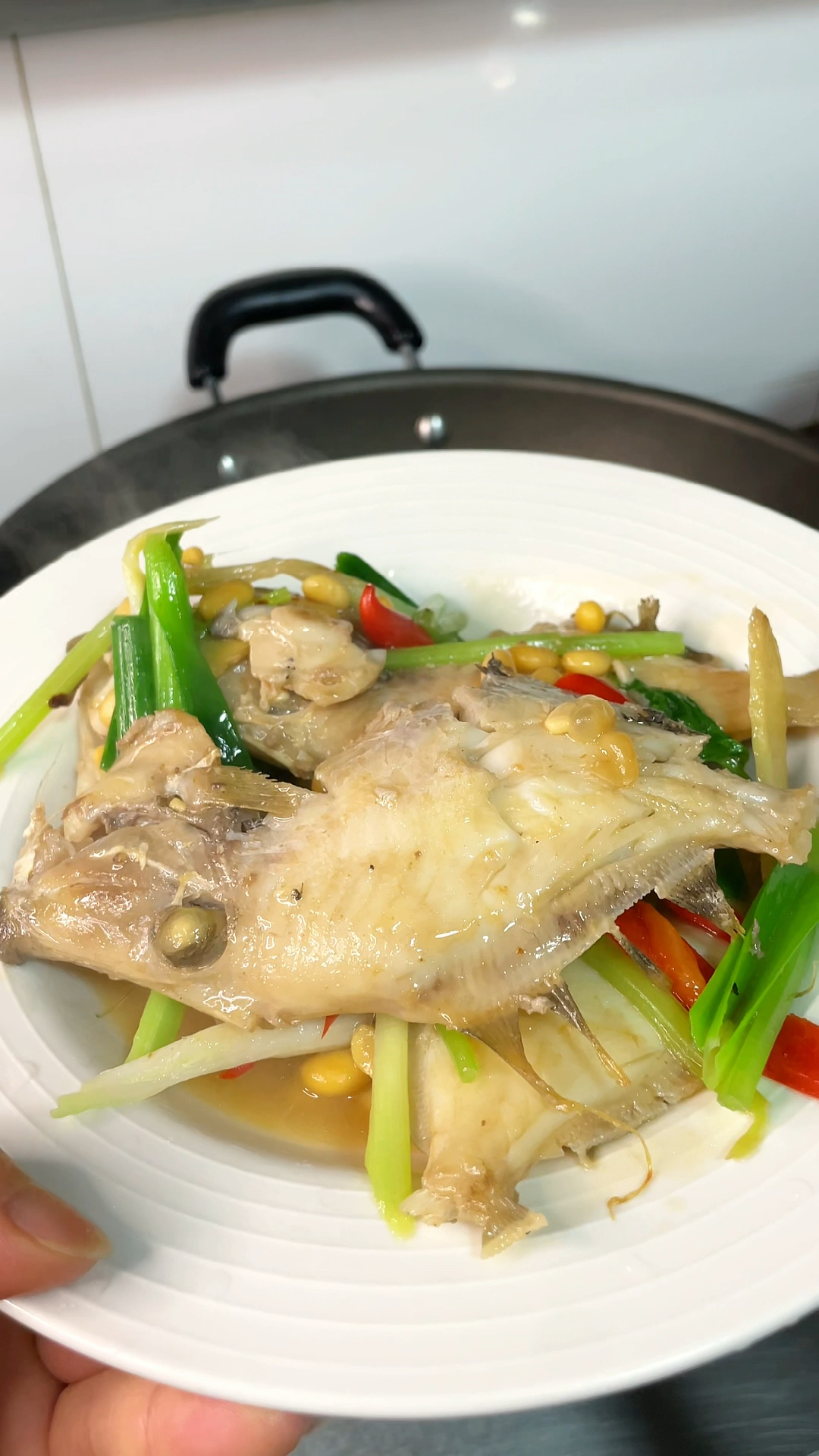 香煎剥皮鱼,搭配豆酱一起煮真的好吃!家常做法简单又美味