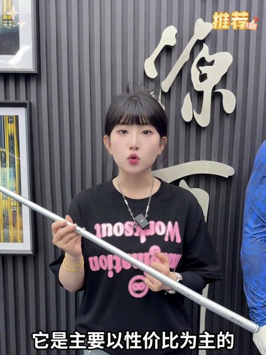 必入!超轻硬碳素鱼竿,手感舒适腰力足,钓鱼轻松不累手
