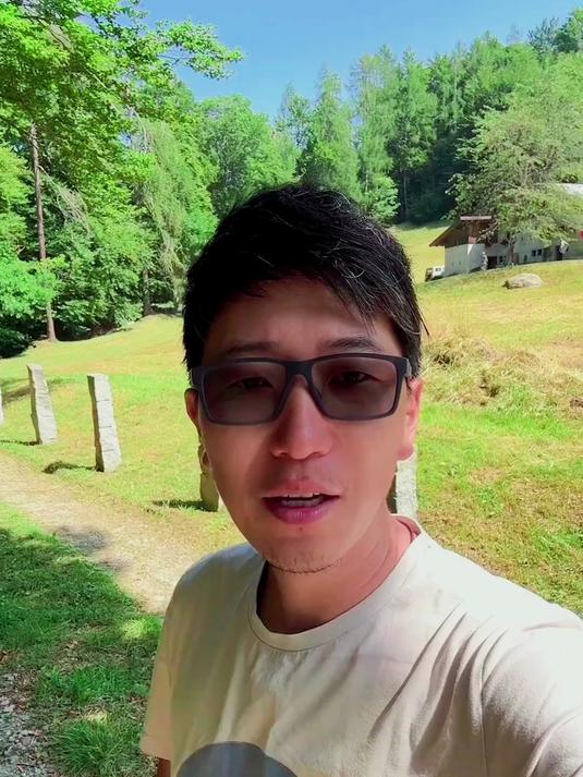 展示保罗大叔阿尔卑斯山夏日简朴生活:烤肉、咖啡、闲谈