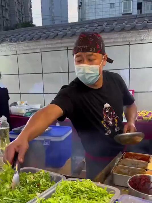 “西安孜然哥”的孜然牛肉真的是太棒了，一个夹馍10元#优质视频激励计划#