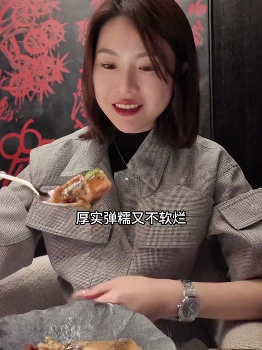 上海漂亮饭顶流linglong,位子为啥那么难抢米雪请粉丝吃春季菜单