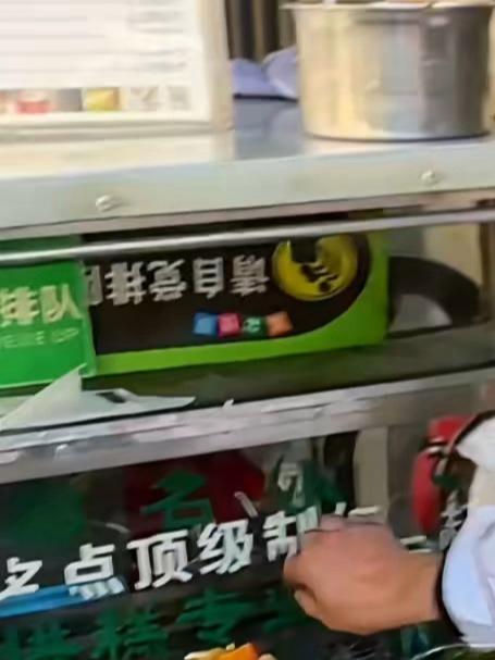 打卡成都洁癖蛋烘糕博主,被称为“劳斯菜斯蛋烘糕”,真干净啊