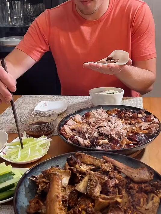 这几天太馋北京烤鸭了,用烤箱做了一下,味道绝绝子。