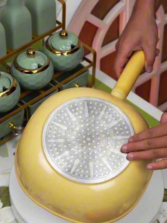 轻量陶瓷炒锅不粘锅,燃气灶电磁炉通用,家用炒菜受热均匀靠谱
