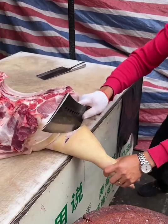 七星锰钢斩骨刀：手工锻打 + 老式加厚，砍骨剁肉利落不崩口