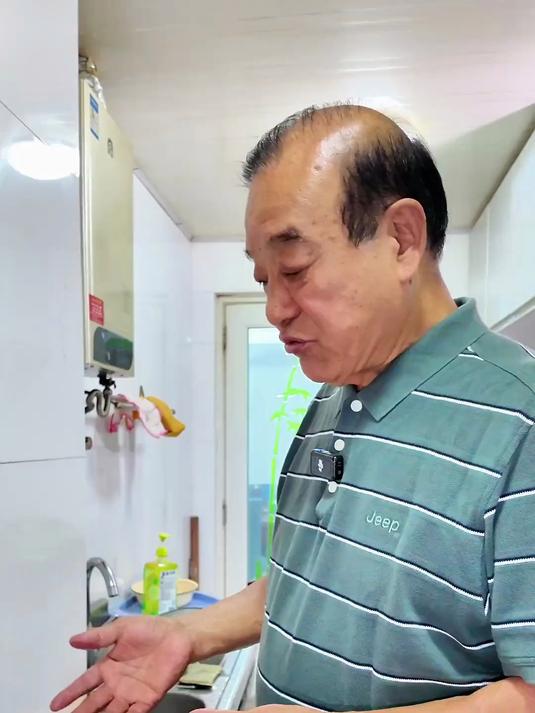 在家做一道家庭版的「炒回锅肉」，这就是我们河南版的做法