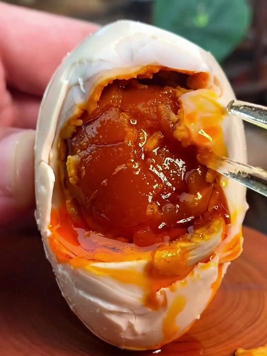 广西北海红树林烤海鸭蛋！流油起沙咸香正，早餐配粥太解馋～