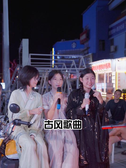 第一次尝试这种风格的歌曲,你们喜欢吗?