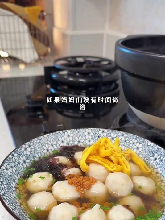 除了大鱼大肉还要做一碗清爽解腻的紫菜鱼丸汤 鲜掉眉毛那种