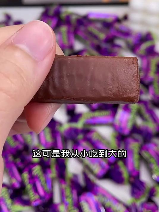 KDV俄罗斯紫皮糖巧克力花生扁桃仁夹心香浓