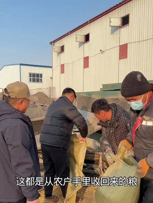 在我们东北农村，一入冬就杀鸡宰鹅，场面太热闹了