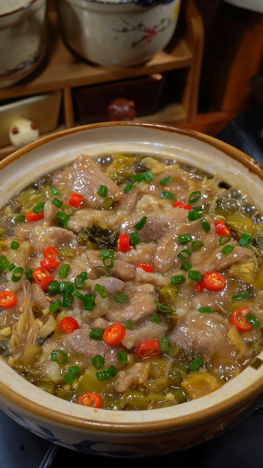 天冷没食欲就要试试这个酸菜滑肉,做法简单,开胃下饭,吃多少次都不够