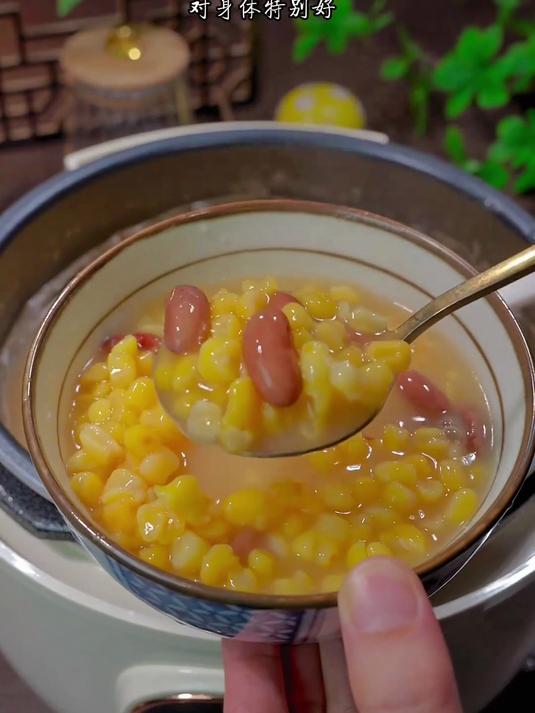 熬粥浓稠香甜，家常必备的玉米碴子食材？