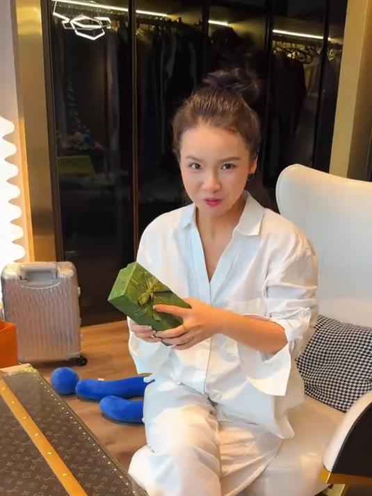 开心果酱巧克力当下午茶!配一杯红茶,丝滑口感叠着果仁香