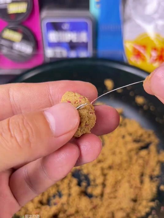 龙王恨“扫黑”饵料,针对鲤鱼特制,开饵步骤仅需两步