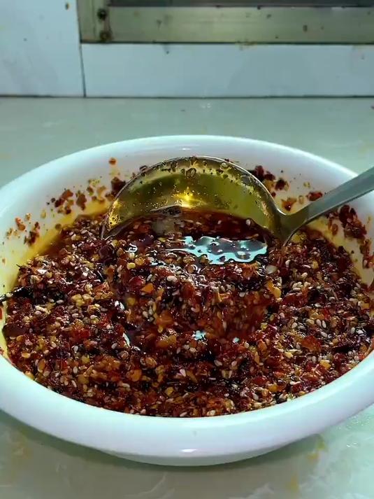 教你辣椒油的正确做法，不要直接淋热油！