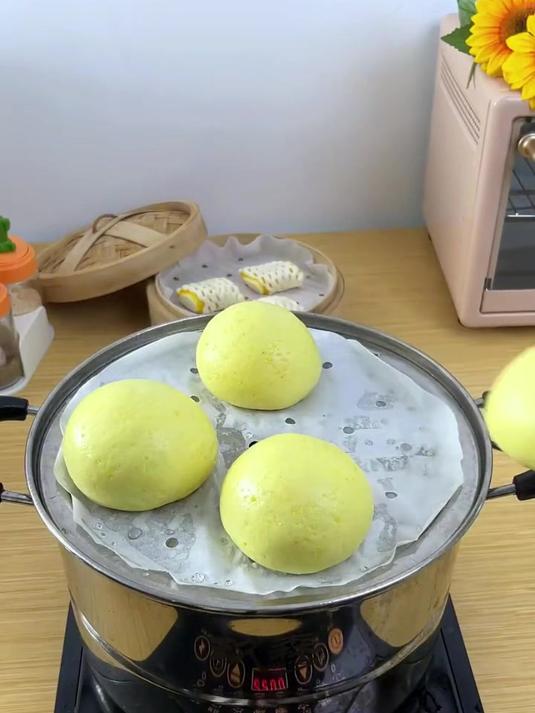 这种一次性蒸笼纸确实比老式的布好用多了