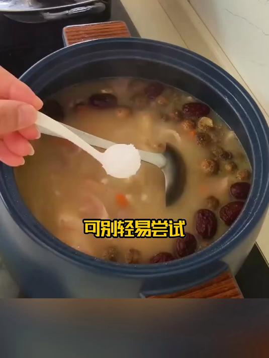 身体透支胃难受?来碗春砂仁猪肚汤补补