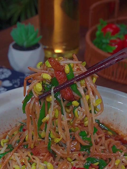 家常小炒黄豆芽，掌握住窍门，脆嫩爽口不出水，简单好吃又下饭