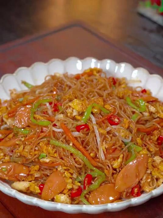 很多人喜欢吃炒米粉,今天教你自己在家做