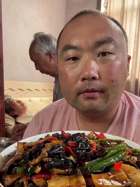 家常下饭菜,香辣木耳炒肉,下饭神器!