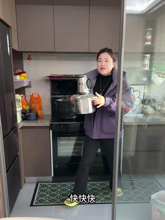 5L大容量新飞绞肉机只要39.9,还带了3套备用刀头