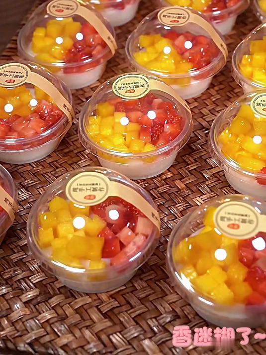 自己在家就能轻松做出好吃的双皮奶，学会了和我一起去摆摊吧