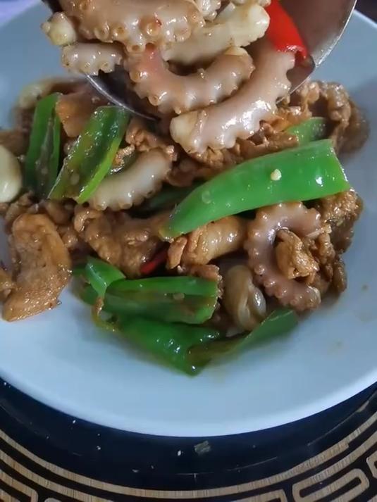 杭椒梅肉炒巴蛸……有滋有味正流行