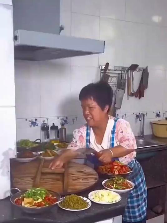 家里的菜板容易积水发潮,快试试这个防霉菜板,真的很好用
