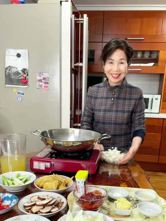 婆婆今天做辣炒年糕～比韩国街头卖的还好吃