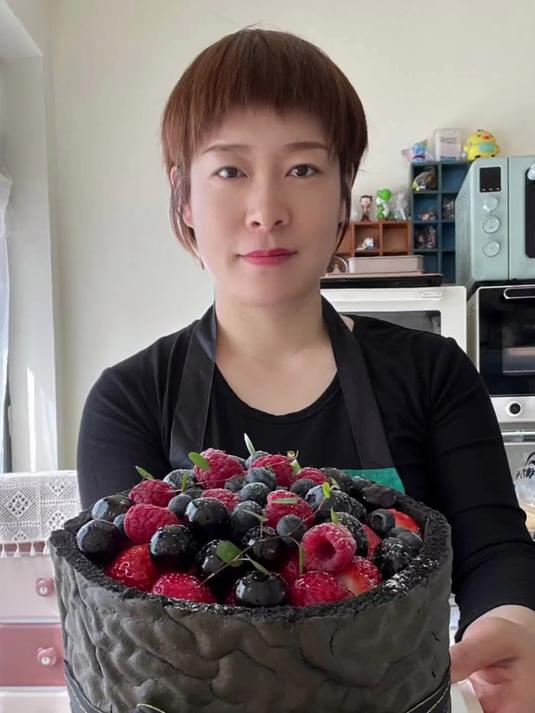 又做了一个莓果蛋糕，求助孩子脸上的小疙瘩有治好的吗？