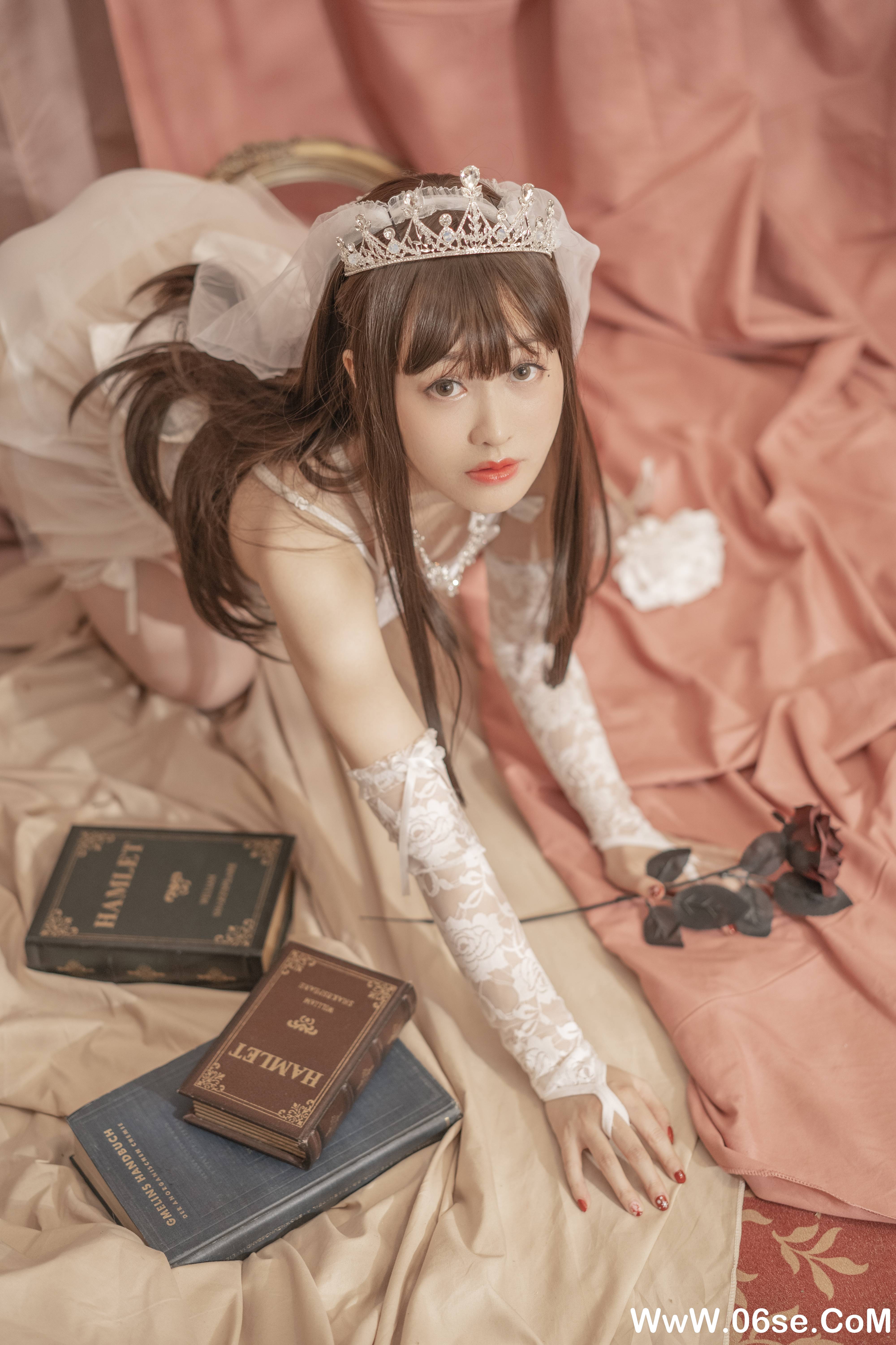 图片[13]-小何同学 – 052 尾巴婚纱 [30P313M]-六色网