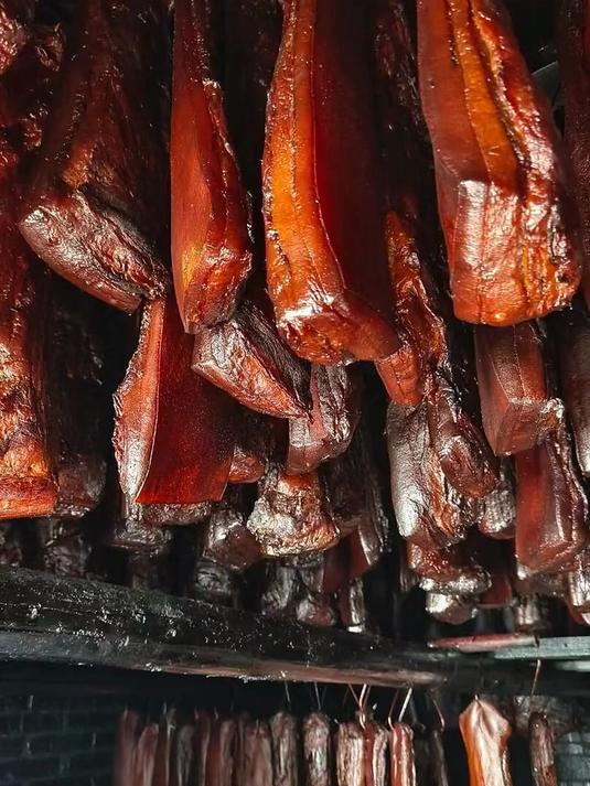湘西特产烟熏腊肉，一口穿越回外婆家
