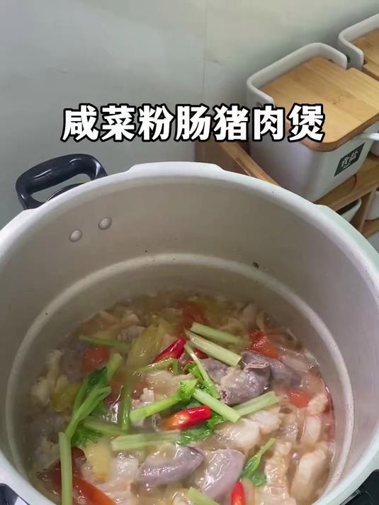 潮汕人最懂这一口!咸菜粉肠猪肉煲,又是一锅端的温暖,酸爽开胃又下饭,还简单易做#潮汕家常菜