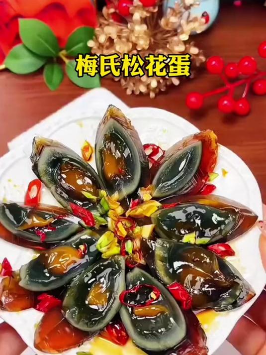 精选鄱阳湖散养麻鸭下的蛋,个个晶莹剔透,采用无铅工艺