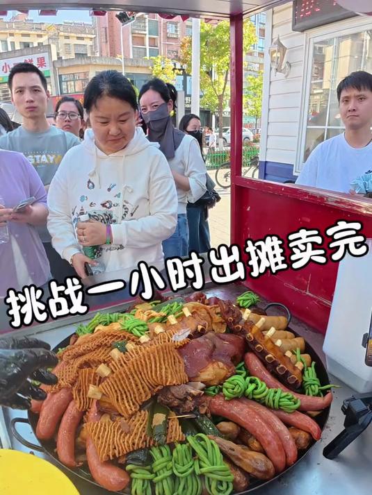 沉浸式带你体验我在小县城摆摊卖卤菜 胡师傅大锅卤菜