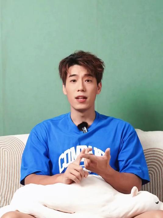 腹肌不难速来围观流线型身材太帅了