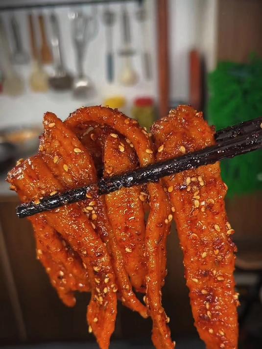 用家里的剩米饭就看也做辣条