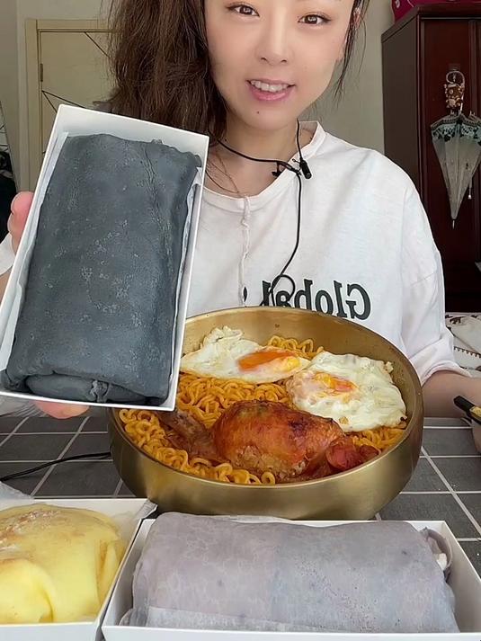 毛巾卷+咸蛋黄拌面+流氓蛋糕，毛巾卷真的绝绝子