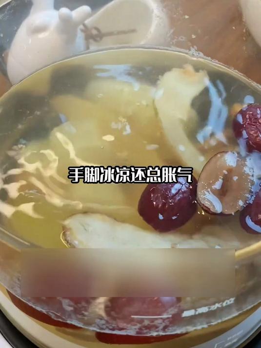 滋身暖肤花胶红枣桂圆汤 干冷季节保湿不干燥