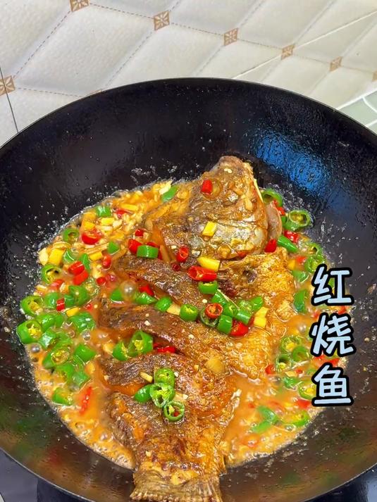 百吃不厌的红烧罗非鱼，鱼肉香辣入味