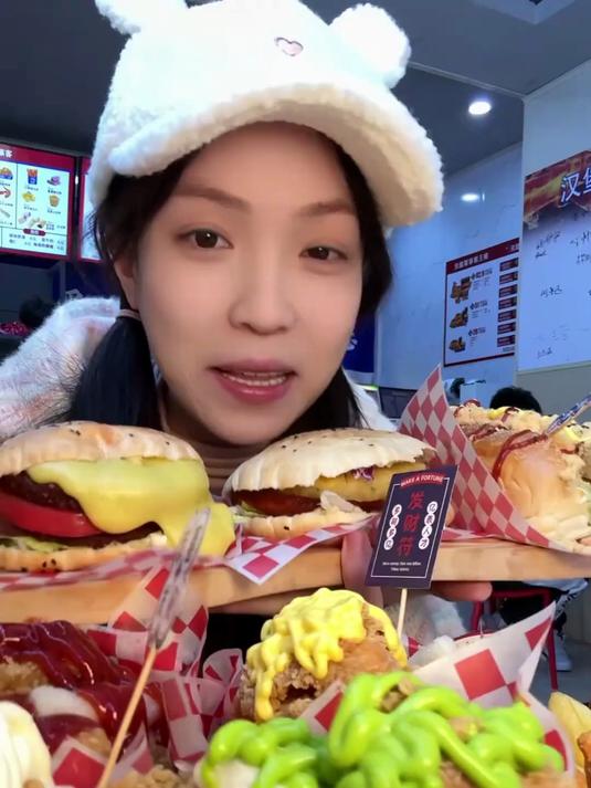 快叫你的饭搭子来,实现炸鸡汉堡自由