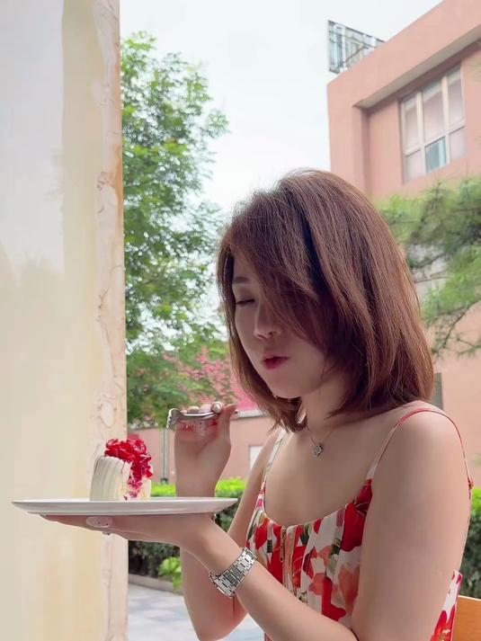 拿破仑、杏仁豆腐、巧克力蛋糕、咖啡慕斯……中式西式一网打尽